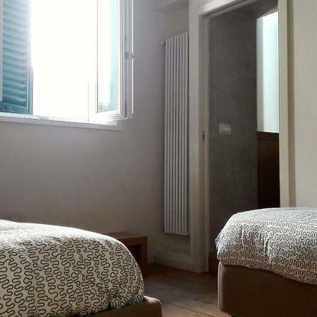 Appartamento Moderno In Centro Storico ルッカ エクステリア 写真