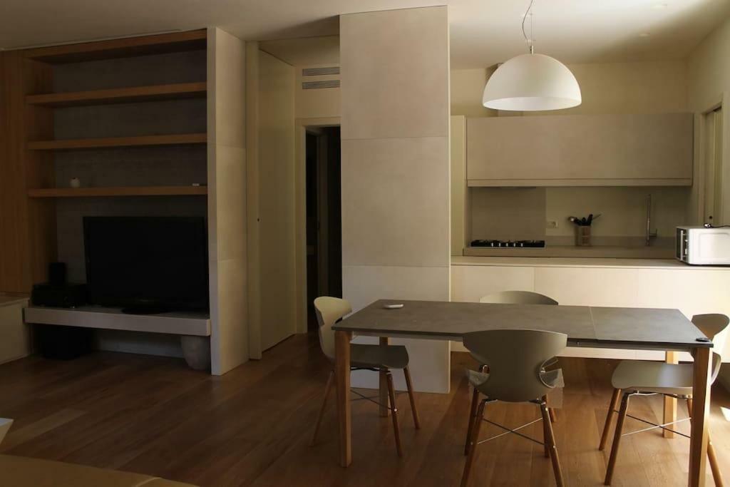 Appartamento Moderno In Centro Storico ルッカ エクステリア 写真