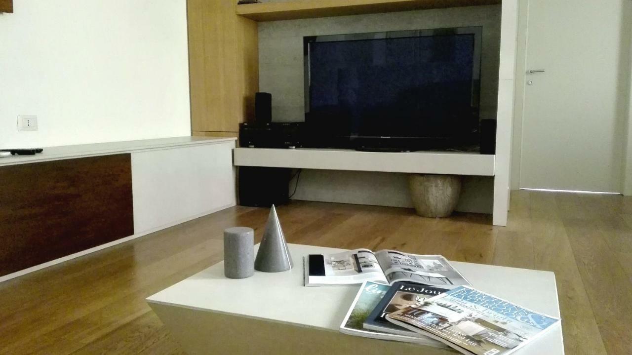 Appartamento Moderno In Centro Storico ルッカ エクステリア 写真
