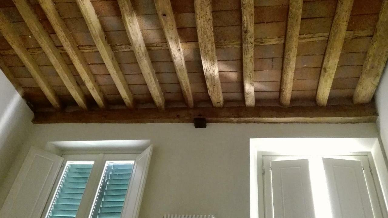 Appartamento Moderno In Centro Storico ルッカ エクステリア 写真